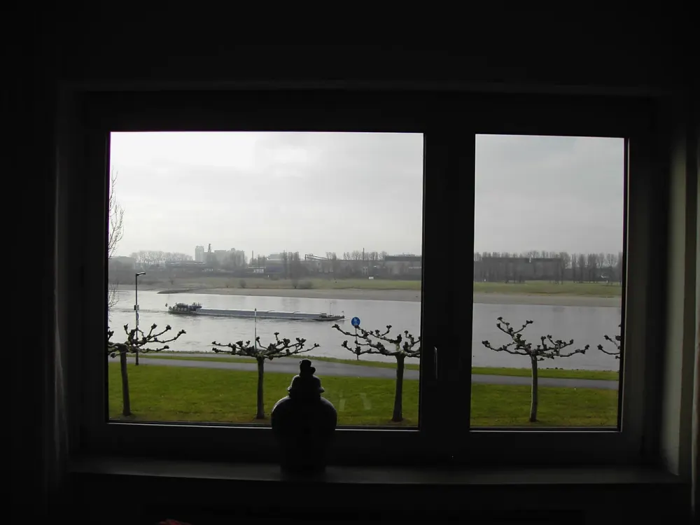 Expats ! - Oberkassel, great Rhine view, furnished 2-3 room apartment with large balcony