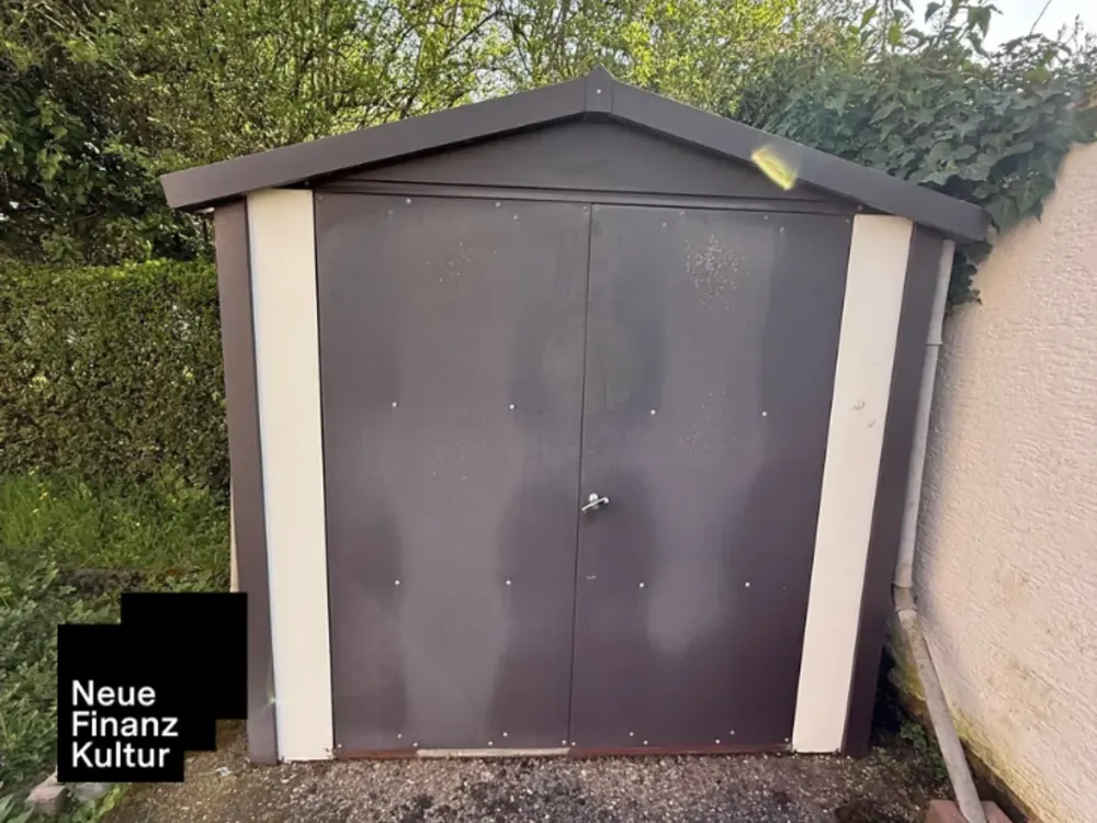 3-Zimmer-Wohnung im 1. OG mit Balkon, Garten, Gartenhaus & Garage mit Werkstatt