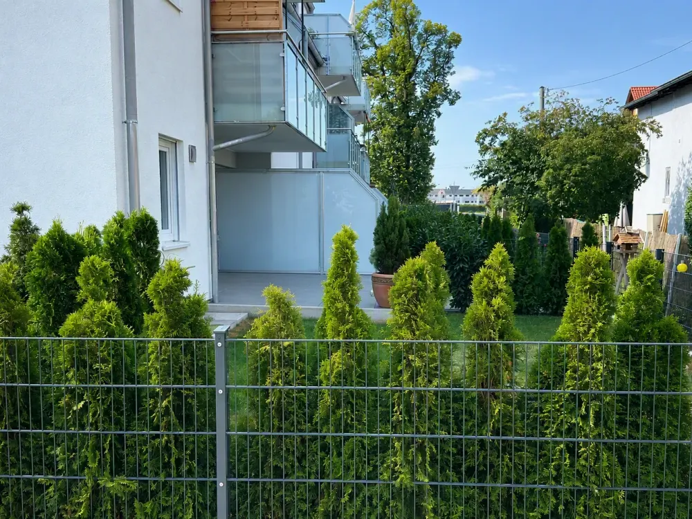 Moderne 2 Zimmer Erdgeschosswohnung mit schönem Garten und hochwertiger Einbauküche