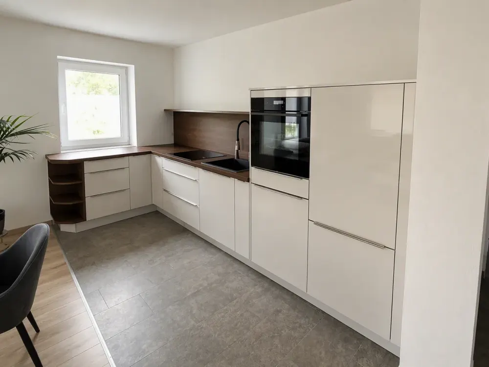 Moderne 2 Zimmer Erdgeschosswohnung mit schönem Garten und hochwertiger Einbauküche