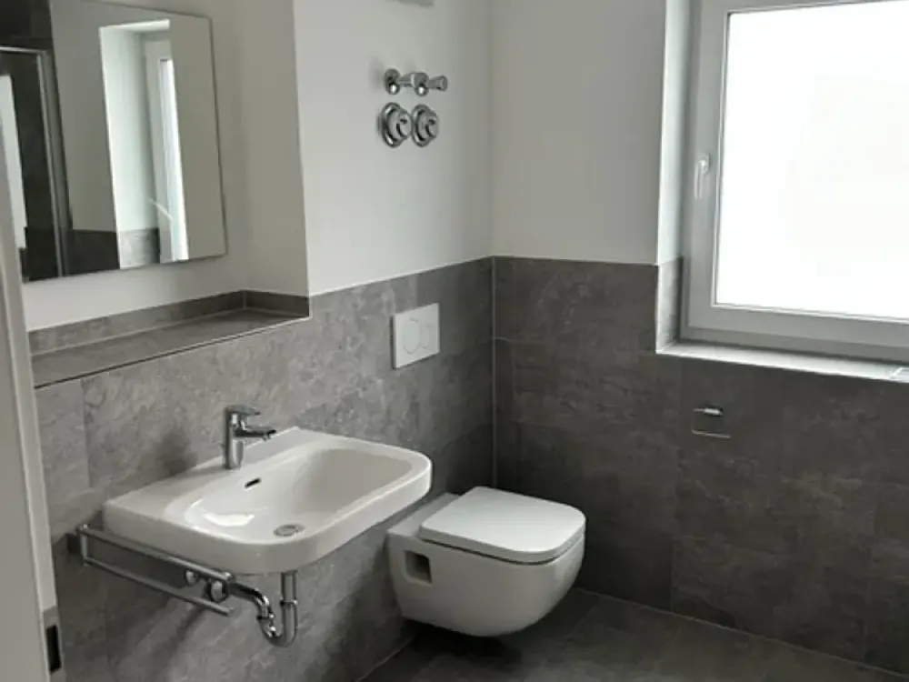 Moderne 2 Zimmer Erdgeschosswohnung mit schönem Garten und hochwertiger Einbauküche