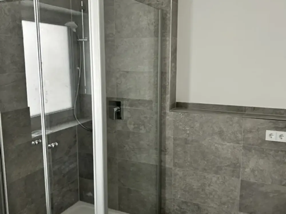Moderne 2 Zimmer Erdgeschosswohnung mit schönem Garten und hochwertiger Einbauküche