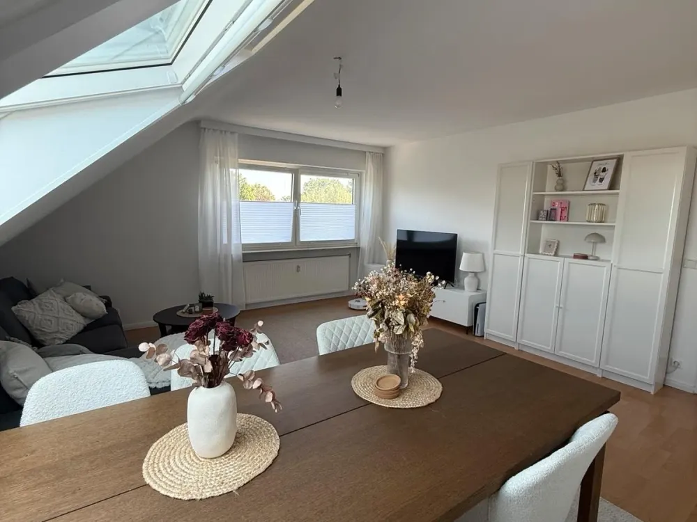 Nachmieter gesucht: 2-Zimmer Dachgeschosswohnung in Norderstedt