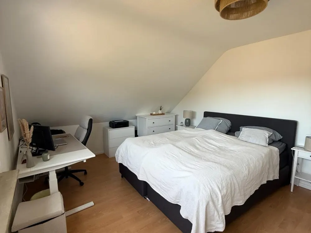 Nachmieter gesucht: 2-Zimmer Dachgeschosswohnung in Norderstedt