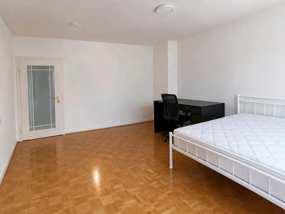 Großes Zimmer in Frauen-WG (NUR an Frauen zu vermieten)
