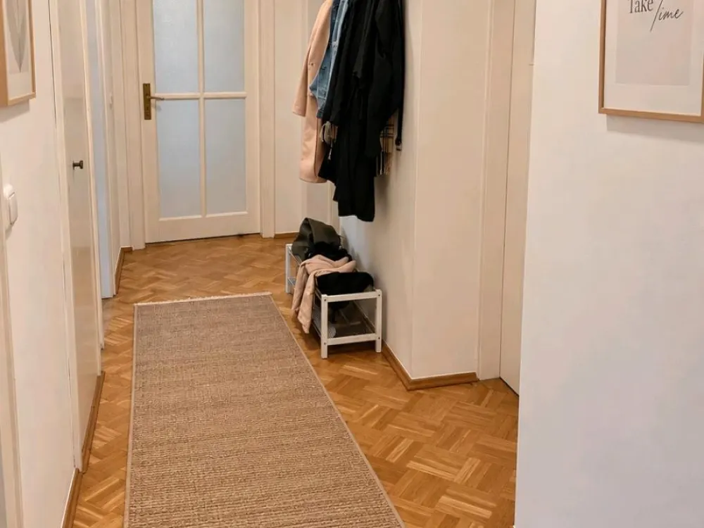 Großes Zimmer in Frauen-WG (NUR an Frauen zu vermieten)