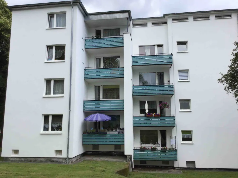 Stylish 3-Room Apartment with Balcony in a Green Location