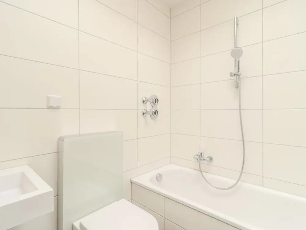 54 m² to Feel Good, 1-Room Apartment with New Fitted Kitchen & Newly Developed Roof Terrace