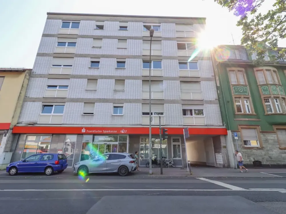 54 m² to Feel Good, 1-Room Apartment with New Fitted Kitchen & Newly Developed Roof Terrace