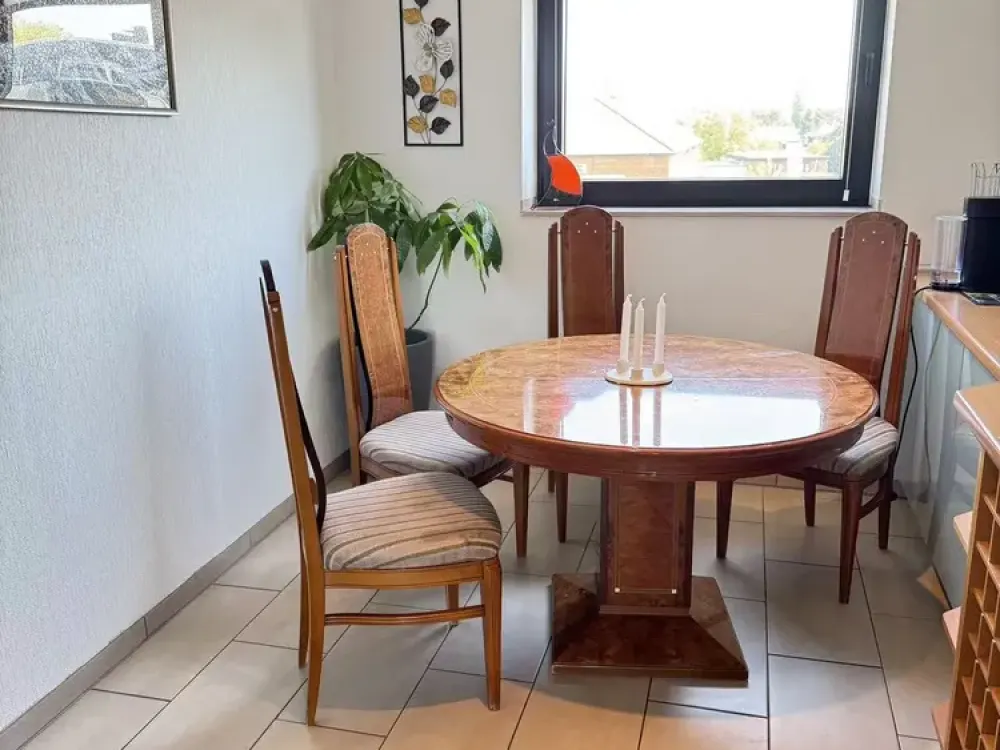 5-Zimmer-Maisonette-Wohnung mit ca. 143 m² Wohnfläche, großem Balkon und Stellplatz in Kaarst