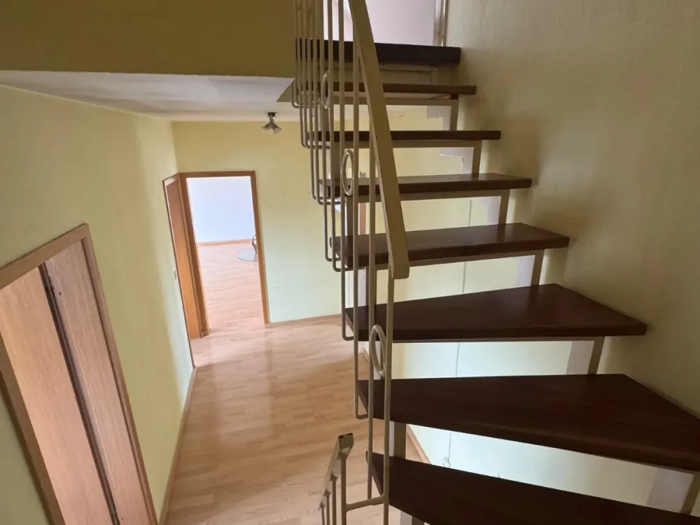 Lichtdurchflutete 3-4 Zimmer Wohnung mit ausgebautem Dachboden in