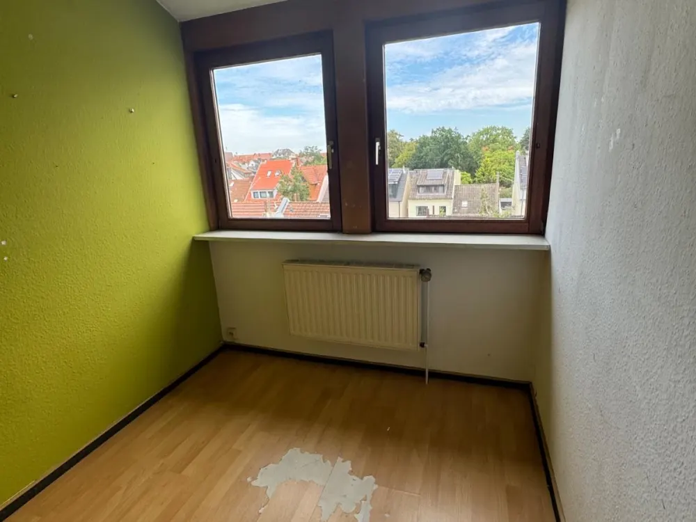 Lichtdurchflutete 3-4 Zimmer Wohnung mit ausgebautem Dachboden in