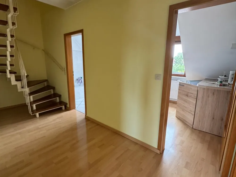 Lichtdurchflutete 3-4 Zimmer Wohnung mit ausgebautem Dachboden in