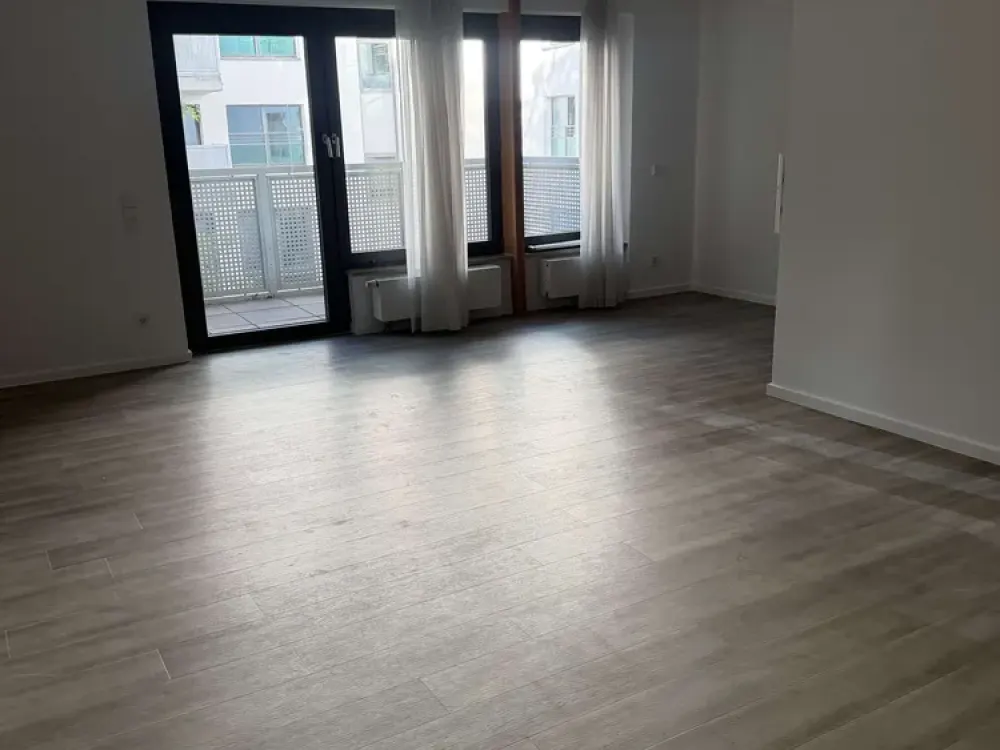 Große, lichtdurchflutete 3 Zimmer-Wohnung mit Skyline-Blick im citynah im Bahnhofsviertel