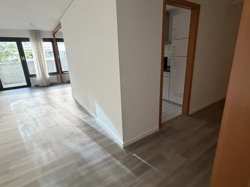 Große, lichtdurchflutete 3 Zimmer-Wohnung mit Skyline-Blick im citynah im Bahnhofsviertel