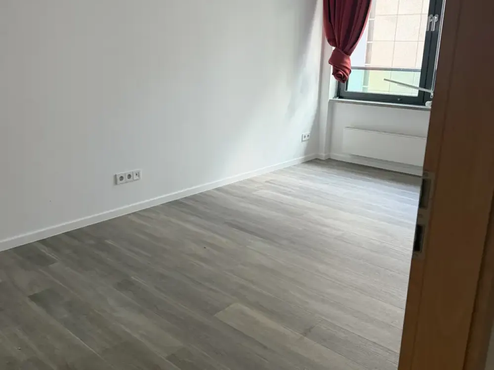 Große, lichtdurchflutete 3 Zimmer-Wohnung mit Skyline-Blick im citynah im Bahnhofsviertel