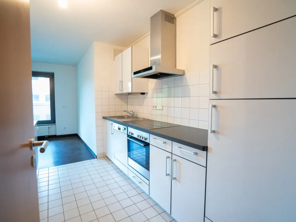Große, lichtdurchflutete 3 Zimmer-Wohnung mit Skyline-Blick im citynah im Bahnhofsviertel