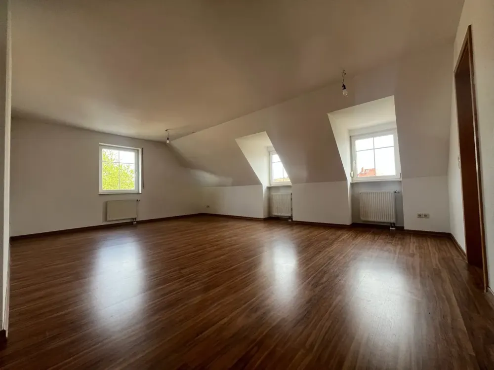 Spacious 3-Room Apartment in Central Location of Weinböhla