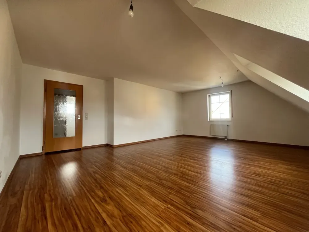 Spacious 3-Room Apartment in Central Location of Weinböhla
