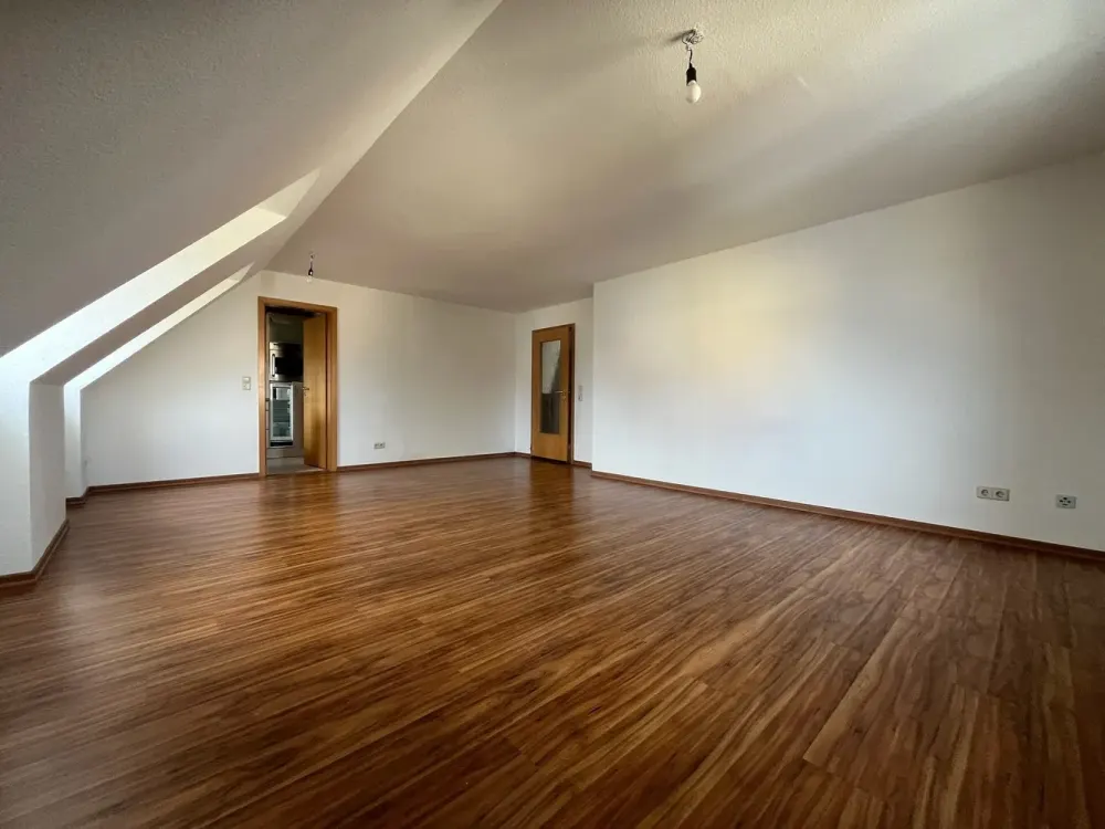 Spacious 3-Room Apartment in Central Location of Weinböhla