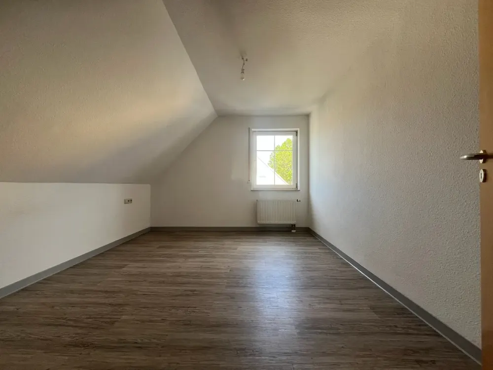 Spacious 3-Room Apartment in Central Location of Weinböhla