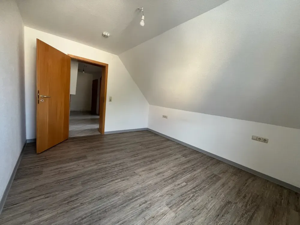 Spacious 3-Room Apartment in Central Location of Weinböhla