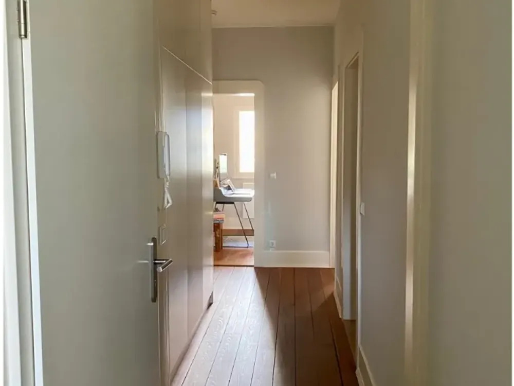 Liebevoll modernisierte 2,5-Zimmer-Altbauwohnung mit Garage in Stuttgart-West