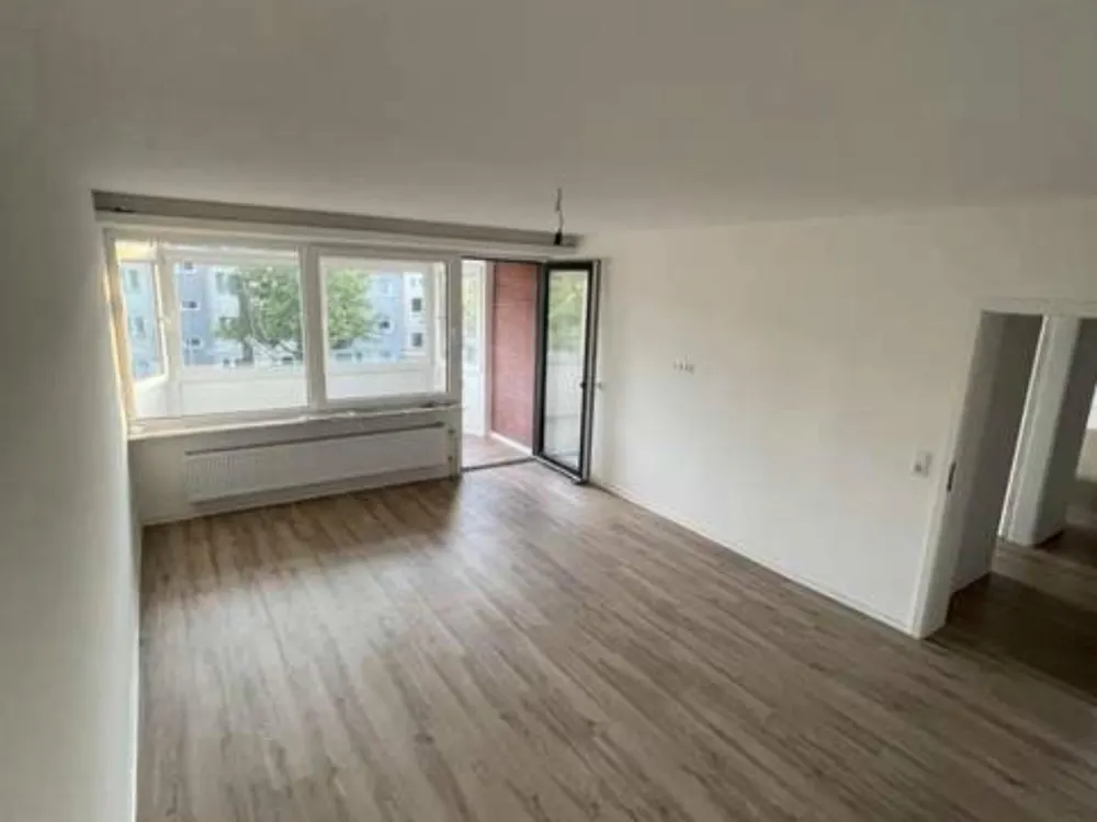 3-Zimmer-Wohnung 84 m², kernsaniert, WG-geeignet, ab sofort.