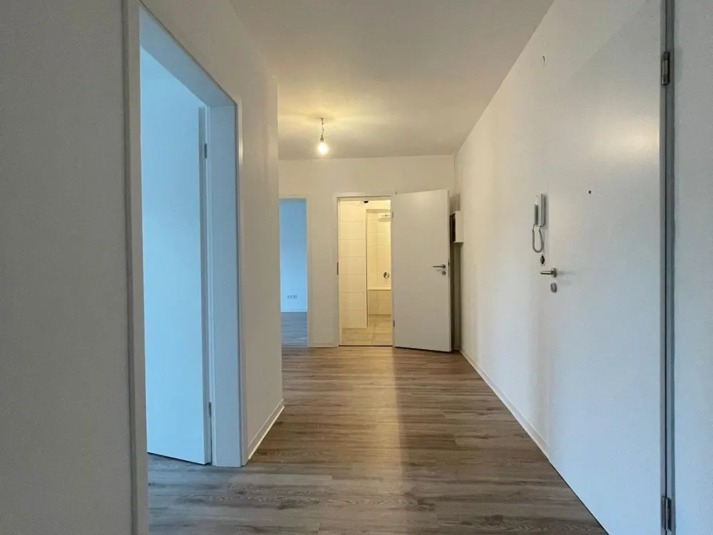 3-Zimmer-Wohnung 84 m², kernsaniert, WG-geeignet, ab sofort.