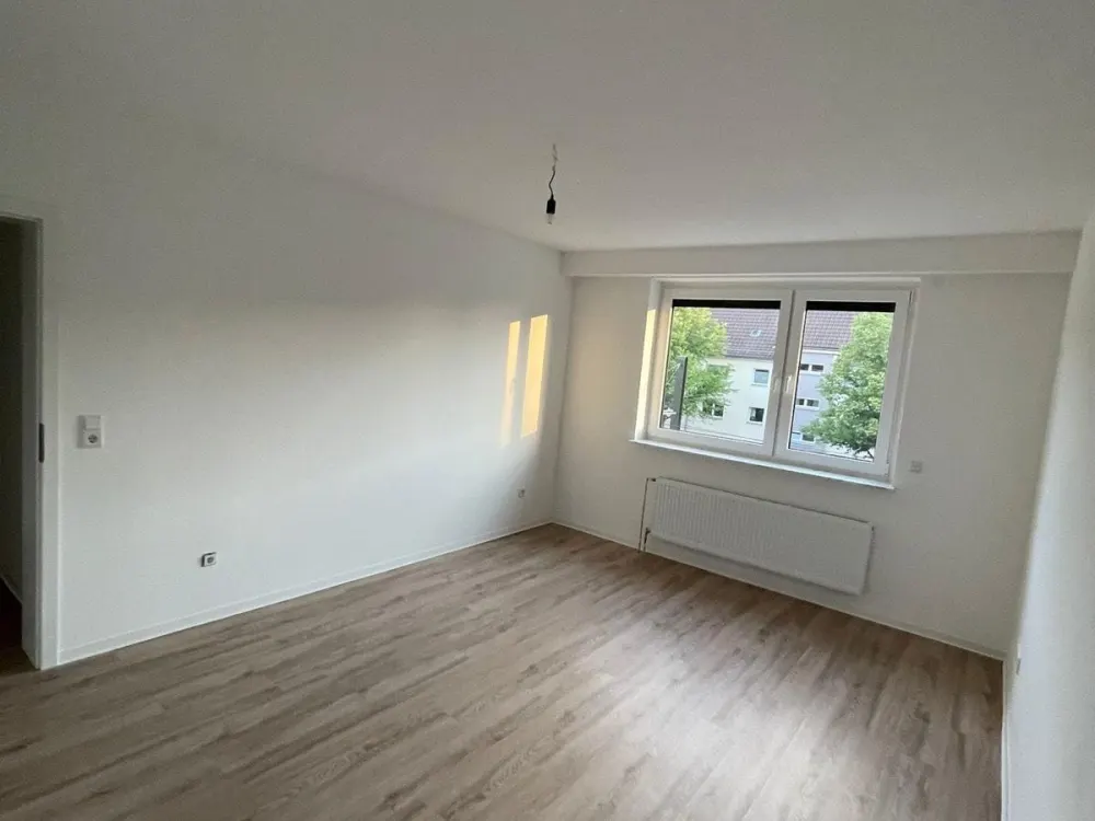 3-Zimmer-Wohnung 84 m², kernsaniert, WG-geeignet, ab sofort.