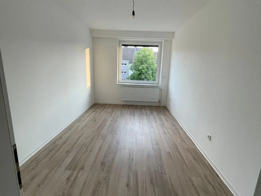 3-Zimmer-Wohnung 84 m², kernsaniert, WG-geeignet, ab sofort.