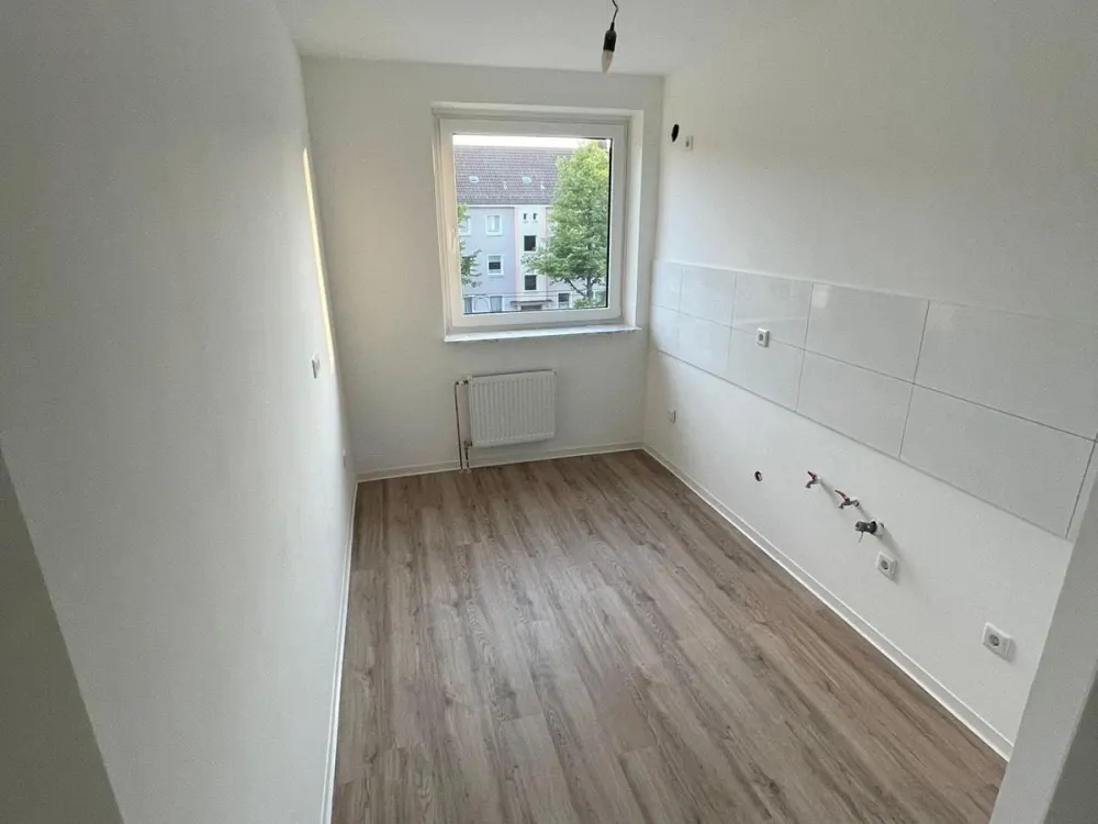 3-Zimmer-Wohnung 84 m², kernsaniert, WG-geeignet, ab sofort.