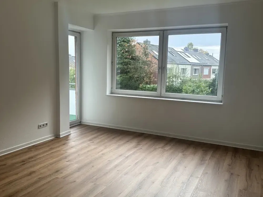Renovated 2.5-Room Apartment to Feel Good In!