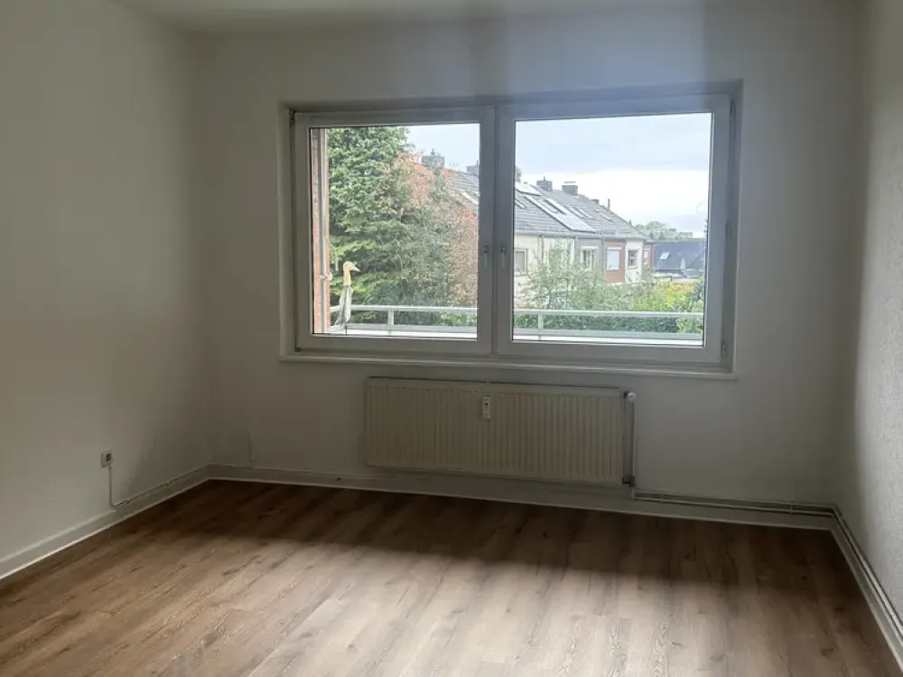 Renovated 2.5-Room Apartment to Feel Good In!