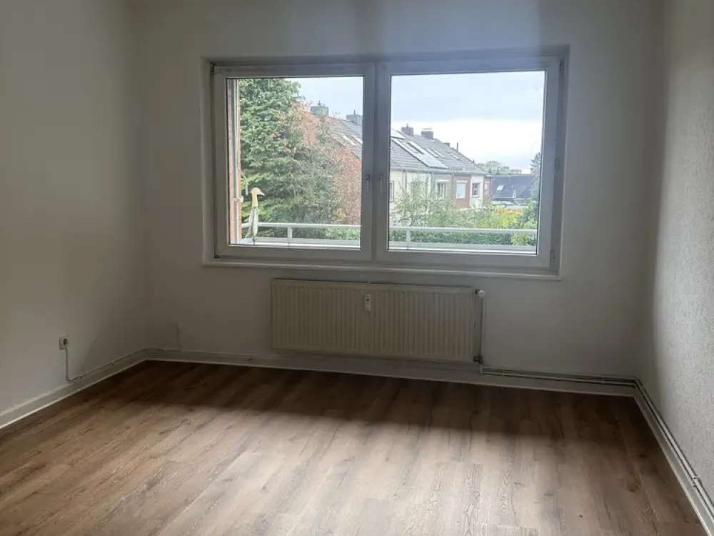 Renovated 2.5-Room Apartment to Feel Good In!
