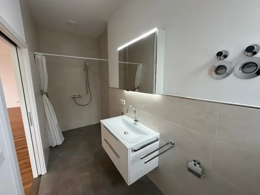 Barrierefreie Etagenwohnung mit großer Dachterrasse!