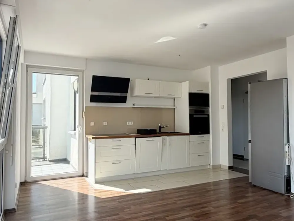 Charming Maisonette Apartment with Balcony in Leipzig Zentrum-West