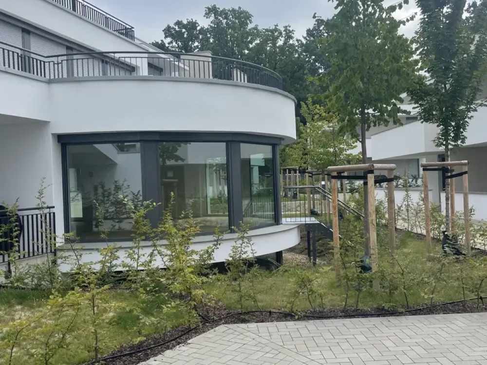 Extravagante 3-Zimmer-Wohnung mit Terrasse und Garten