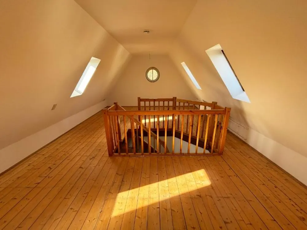 Attic Studio with Floorboards: 2-Room Maisonette with Many Design Possibilities