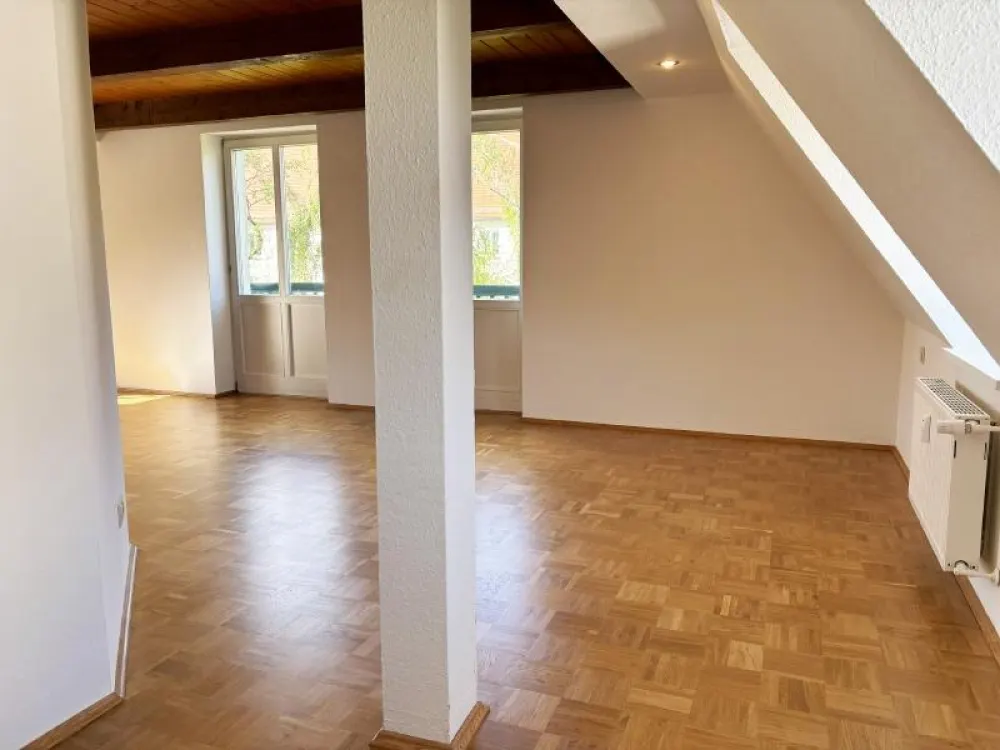 Attic Studio with Floorboards: 2-Room Maisonette with Many Design Possibilities