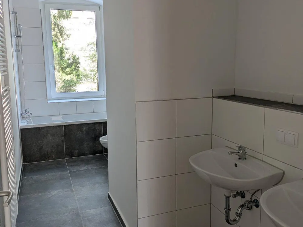 neu sanierte 4 Zimmer Wohnung im EG mit 2 Bäder + Austritt! #KD62