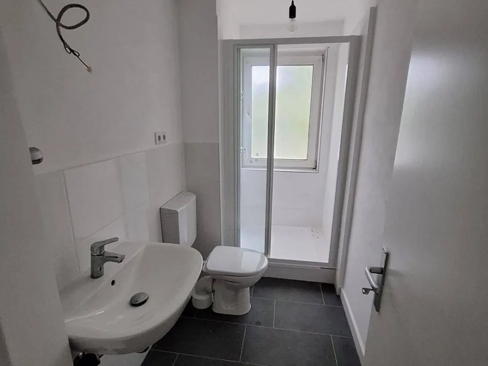 Frisch renovierte 2 Zimmer Wohnung
