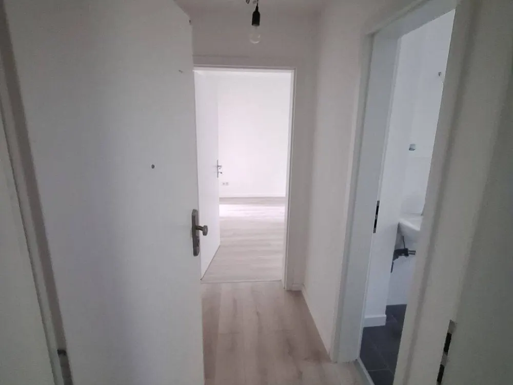 Frisch renovierte 2 Zimmer Wohnung
