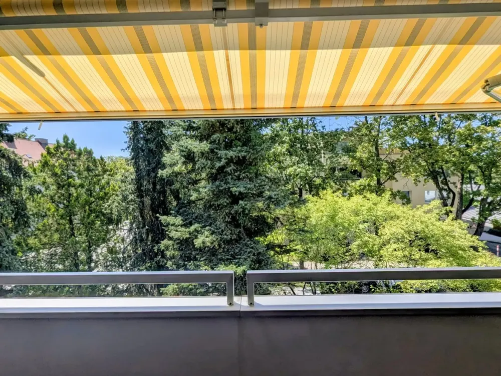 Lichtdurchflutete möblierte 2-Zimmer-Wohnung mit großem Balkon
