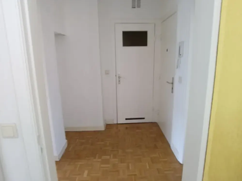 Exklusive, vollständig renovierte 2-Zimmer-Wohnung mit Balkon und EBK in Hamburg-Lokstedt