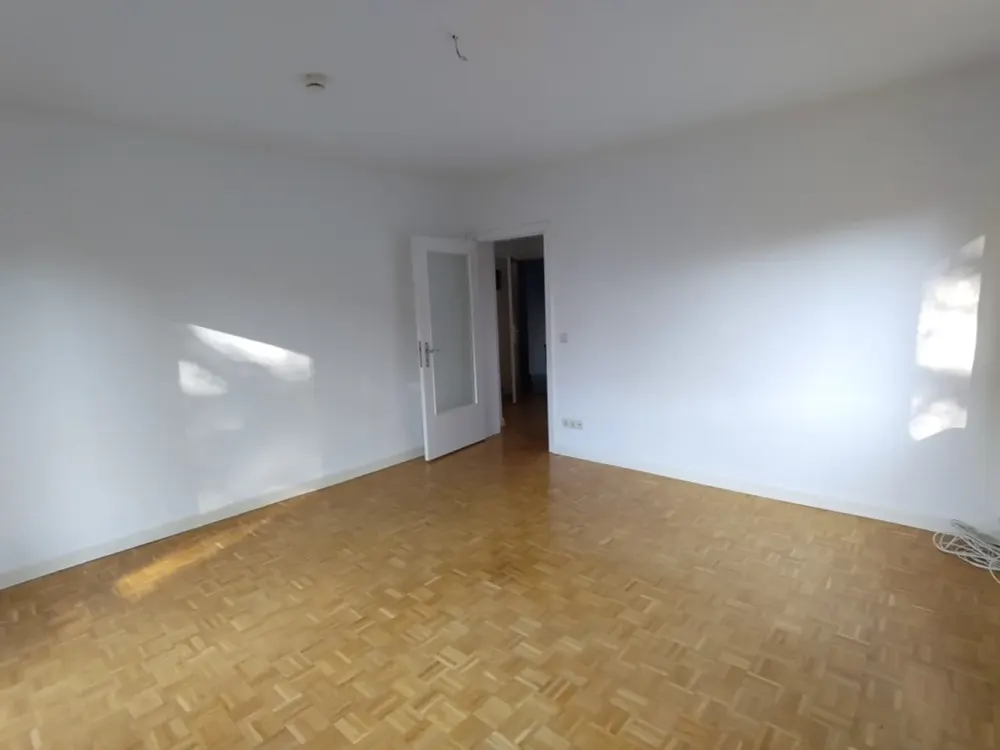 Exklusive, vollständig renovierte 2-Zimmer-Wohnung mit Balkon und EBK in Hamburg-Lokstedt