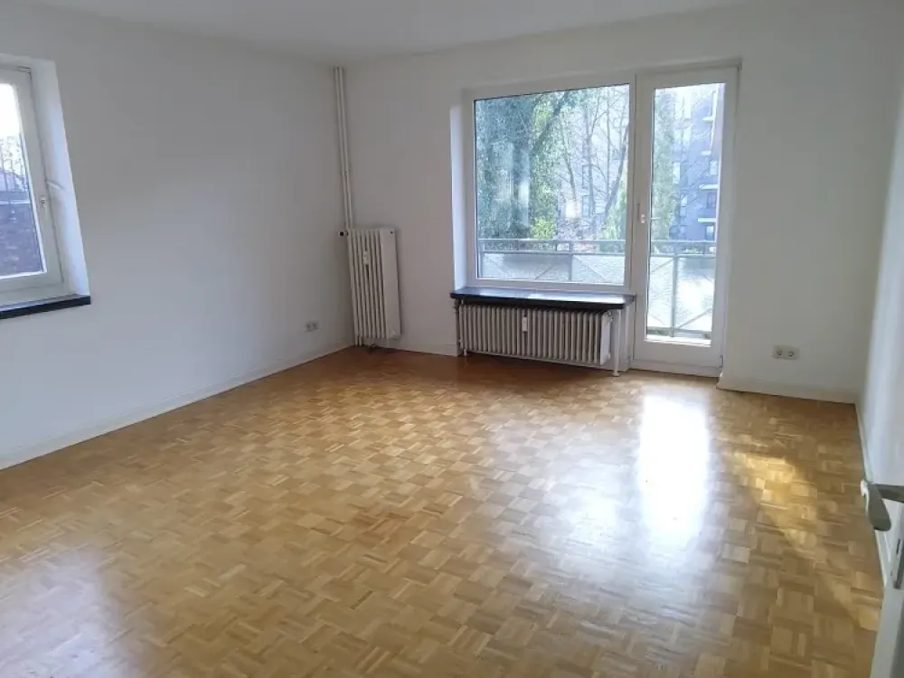 Exklusive, vollständig renovierte 2-Zimmer-Wohnung mit Balkon und EBK in Hamburg-Lokstedt