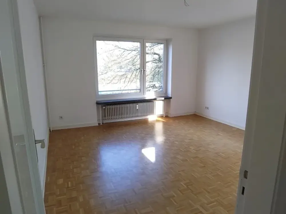 Exklusive, vollständig renovierte 2-Zimmer-Wohnung mit Balkon und EBK in Hamburg-Lokstedt