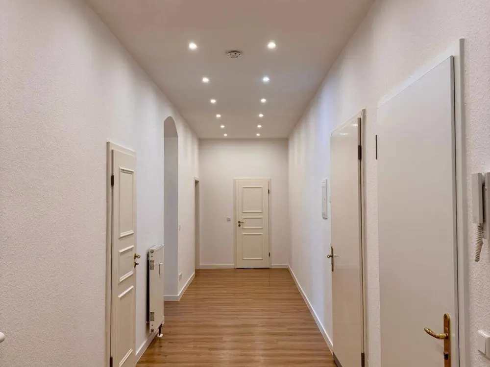 Rarität! Frisch saniert und mit viel Platz - Moderne 4,5-Zimmer-Wohnung im Denkmal