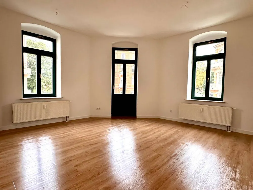 Rarität! Frisch saniert und mit viel Platz - Moderne 4,5-Zimmer-Wohnung im Denkmal